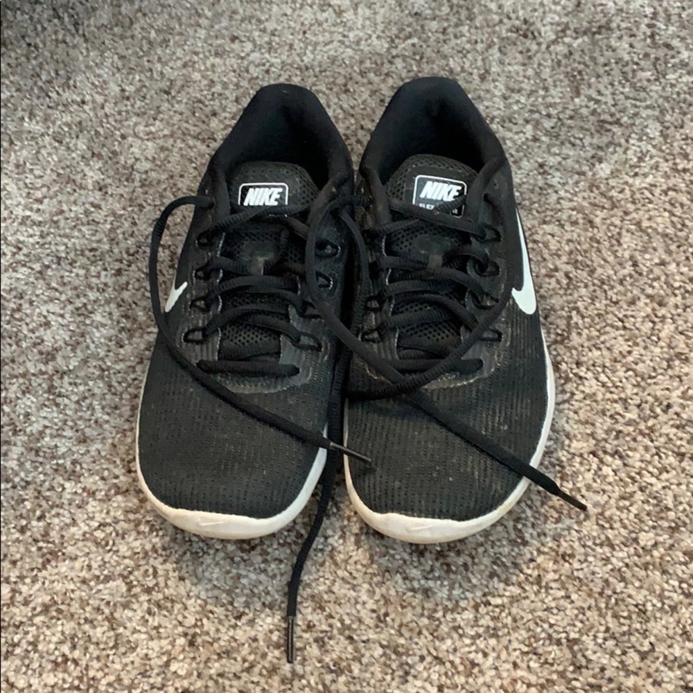 Nike flex tennis shoes